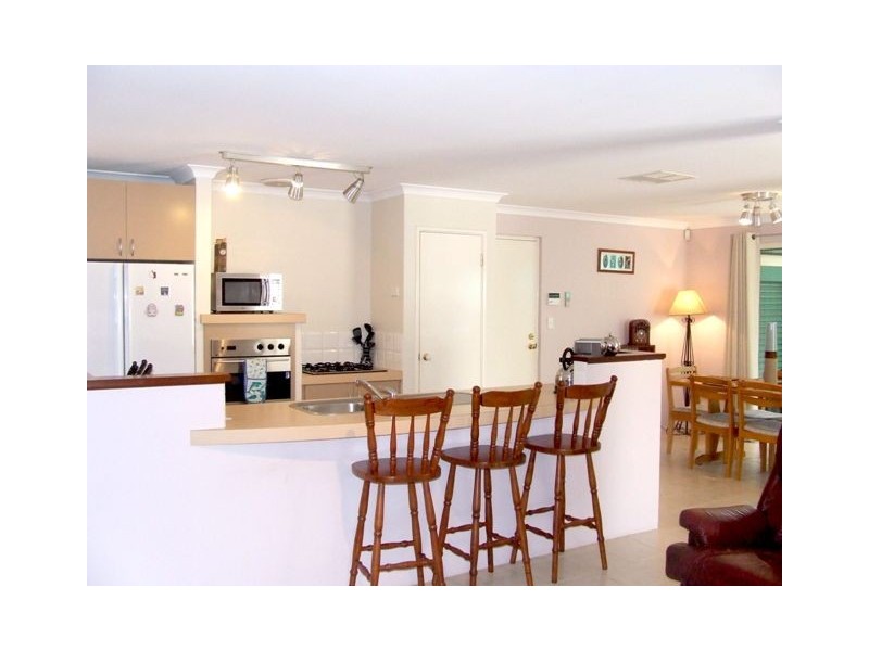 33 St Stephens Cr, Tapping WA 6065