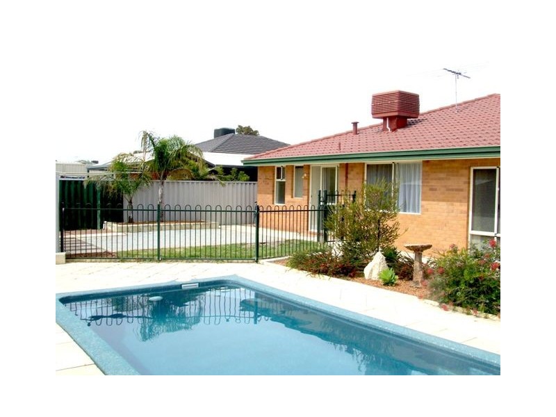 33 St Stephens Cr, Tapping WA 6065