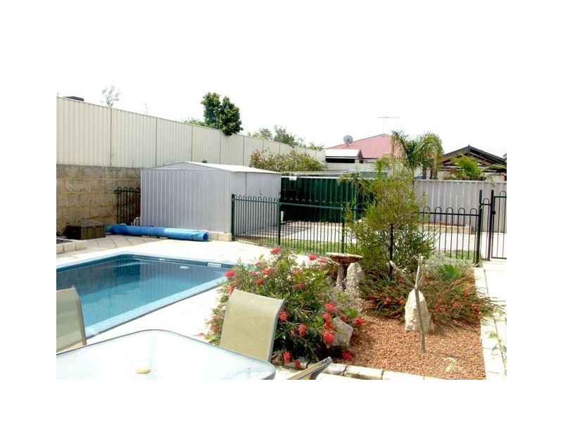 33 St Stephens Cr, Tapping WA 6065