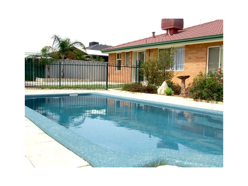 33 St Stephens Cr, Tapping WA 6065