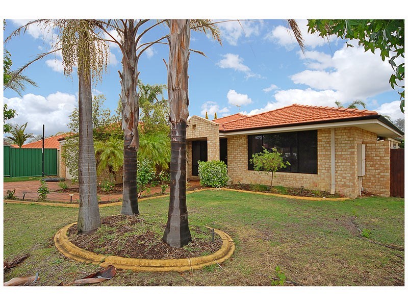 11 Ollera Meander, Carramar WA 6031