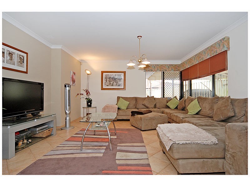 11 Ollera Meander, Carramar WA 6031