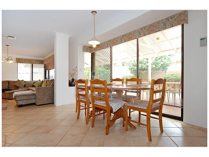 11 Ollera Meander, Carramar WA 6031