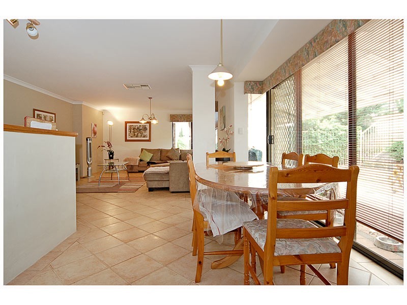 11 Ollera Meander, Carramar WA 6031