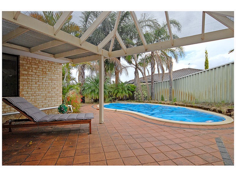 11 Ollera Meander, Carramar WA 6031