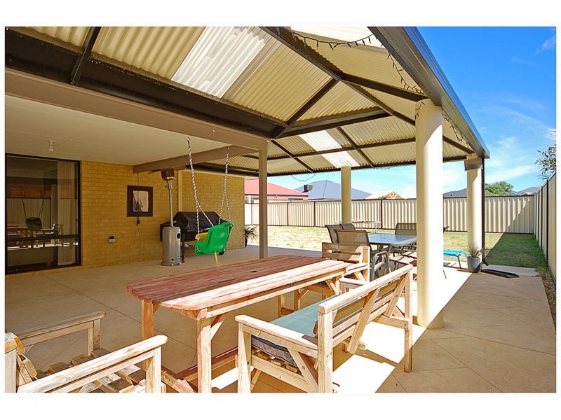 17 Colwyn Loop, Tapping WA 6065