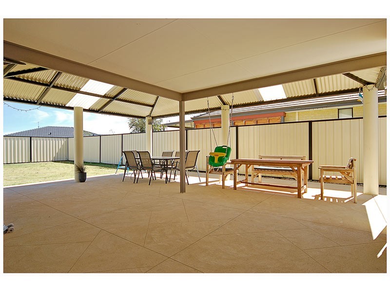 17 Colwyn Loop, Tapping WA 6065