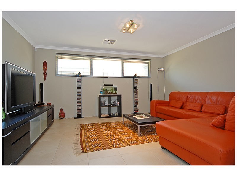 102 Da Vinci Drive, Tapping WA 6065