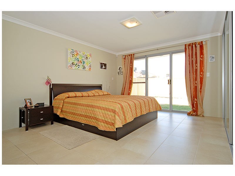 102 Da Vinci Drive, Tapping WA 6065