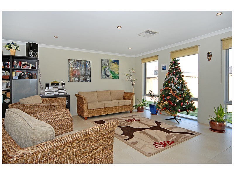 102 Da Vinci Drive, Tapping WA 6065