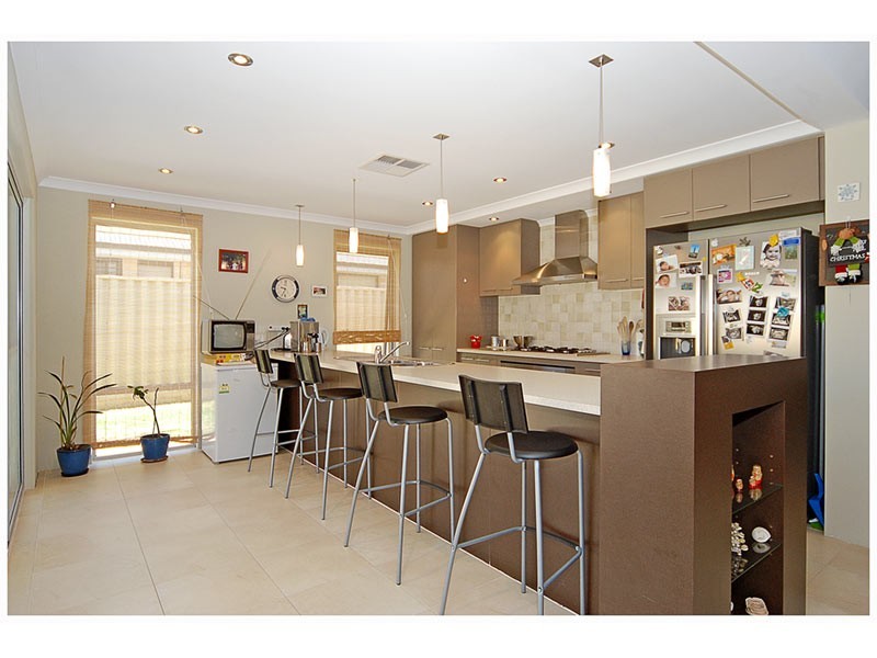 102 Da Vinci Drive, Tapping WA 6065