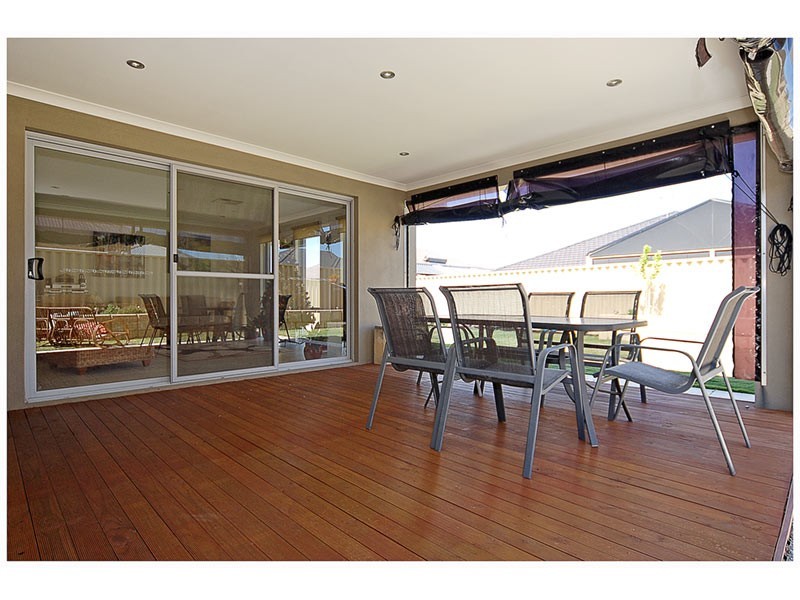 102 Da Vinci Drive, Tapping WA 6065