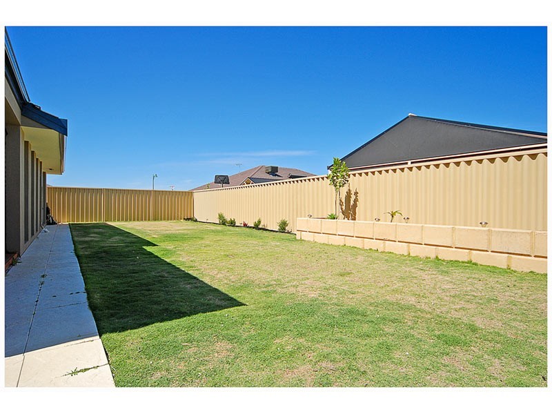 102 Da Vinci Drive, Tapping WA 6065
