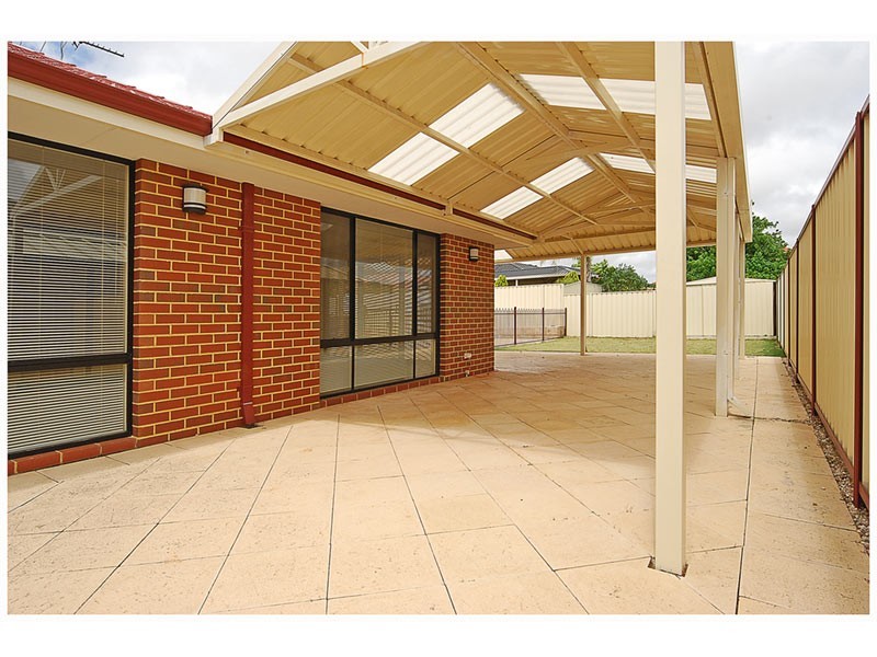 92 Golf Links Drive, Carramar WA 6031