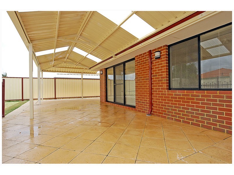 92 Golf Links Drive, Carramar WA 6031