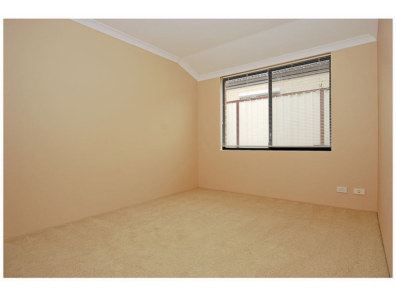 92 Golf Links Drive, Carramar WA 6031