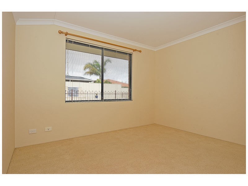 92 Golf Links Drive, Carramar WA 6031