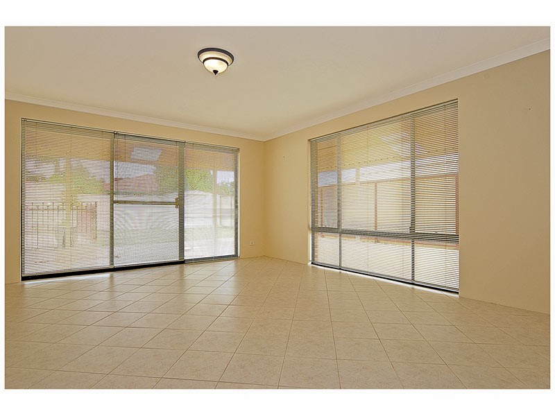 92 Golf Links Drive, Carramar WA 6031