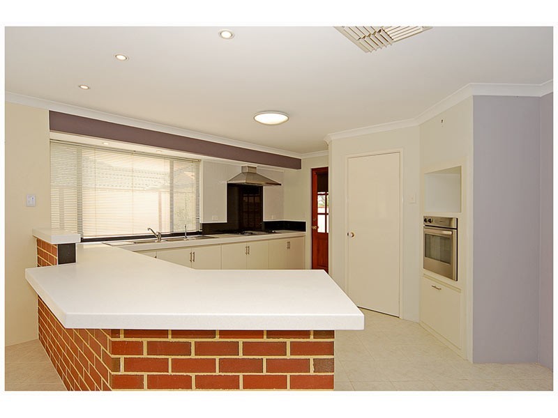 92 Golf Links Drive, Carramar WA 6031