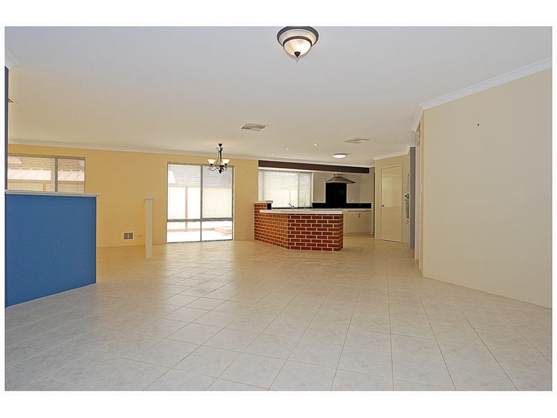 92 Golf Links Drive, Carramar WA 6031