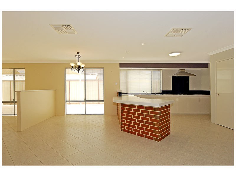 92 Golf Links Drive, Carramar WA 6031