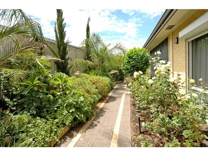 94 Golf Links Drive, Carramar WA 6031