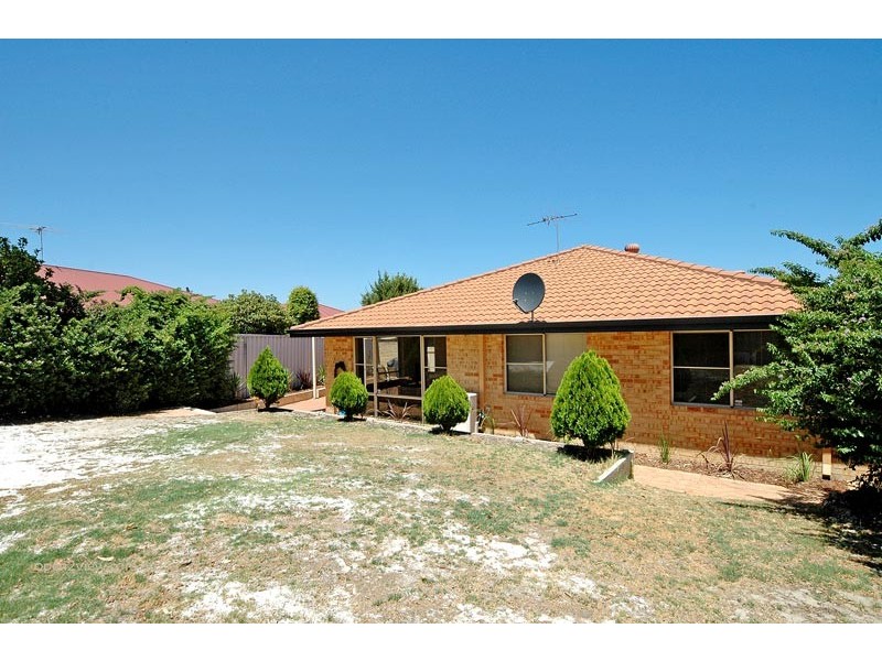 3 Carwoola Cir, Carramar WA 6031