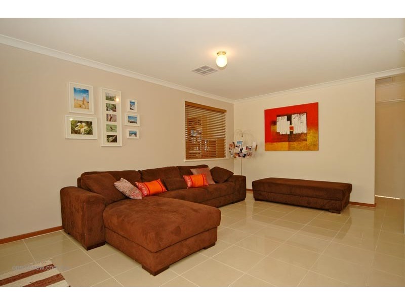 63 Mallina Circuit, Carramar WA 6031