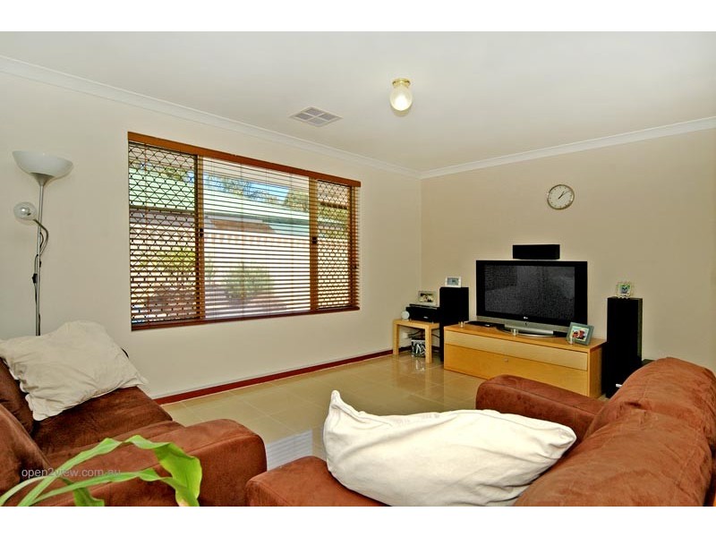 63 Mallina Circuit, Carramar WA 6031