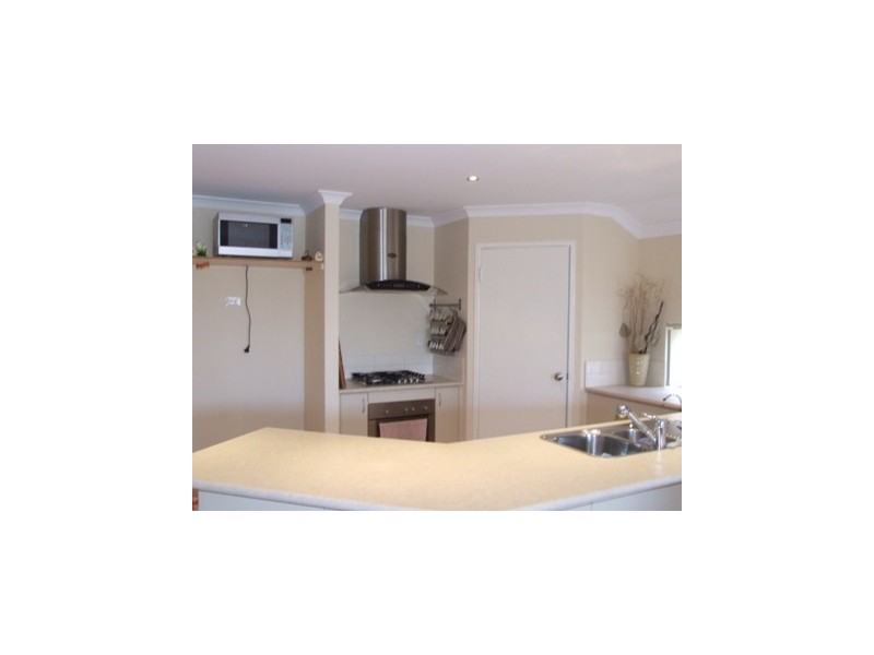 28 Lauderdale Ramble, Carramar WA 6031