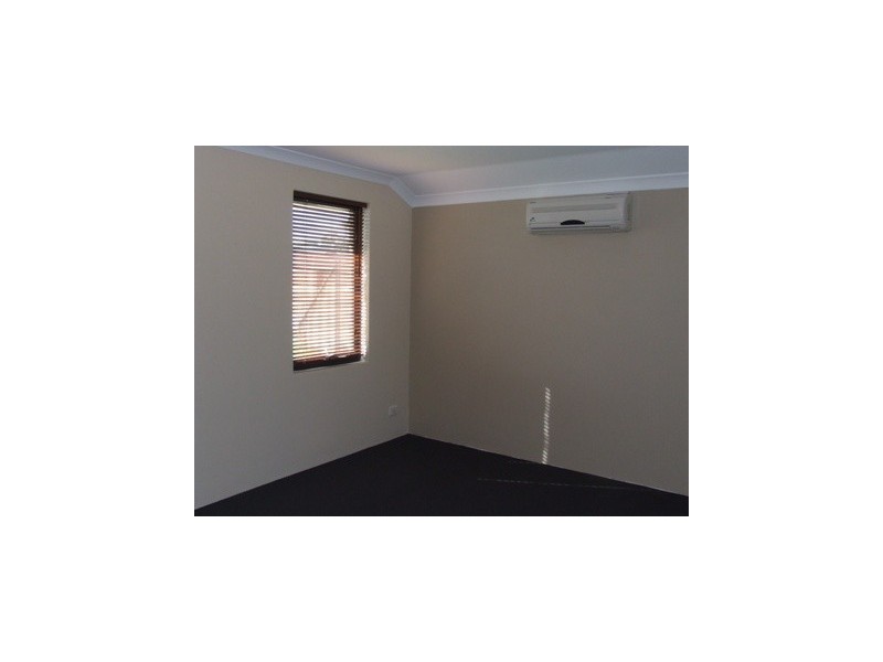 28 Lauderdale Ramble, Carramar WA 6031