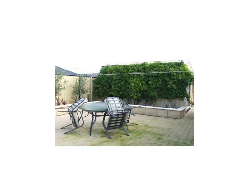 28 Lauderdale Ramble, Carramar WA 6031