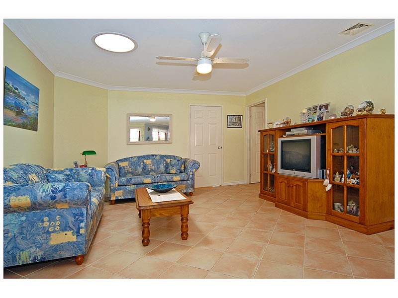 5 Merrang Circuit, Carramar WA 6031