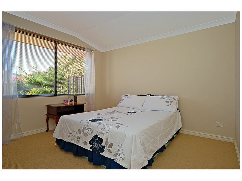 5 Merrang Circuit, Carramar WA 6031