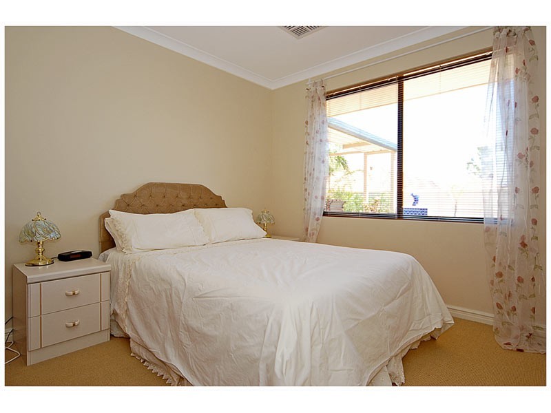 5 Merrang Circuit, Carramar WA 6031
