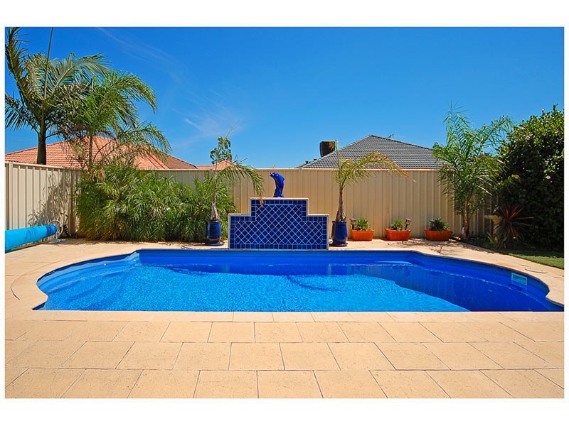 5 Merrang Circuit, Carramar WA 6031