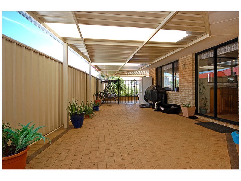 5 Merrang Circuit, Carramar WA 6031