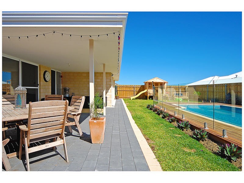 39 Mullins Way, Yanchep WA 6035