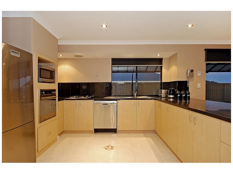 19 Bingarra Cr, Tapping WA 6065