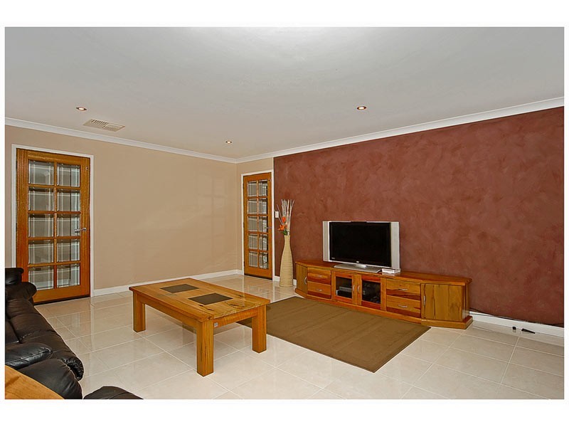 19 Bingarra Cr, Tapping WA 6065