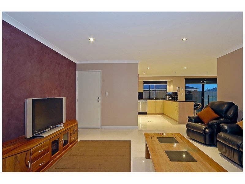 19 Bingarra Cr, Tapping WA 6065