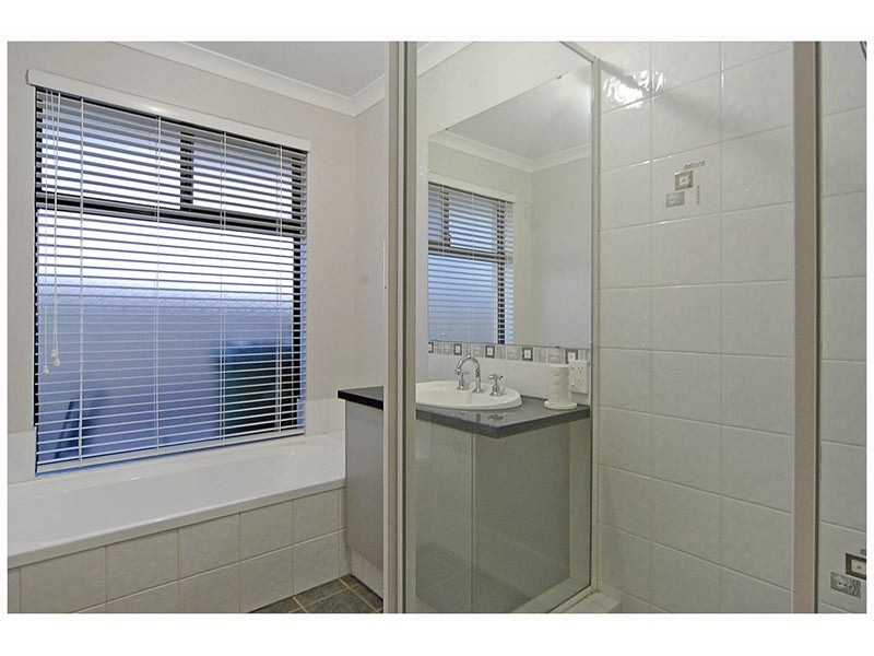 19 Bingarra Cr, Tapping WA 6065