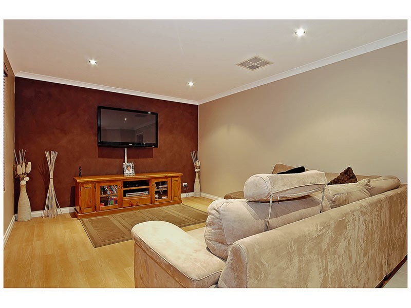 19 Bingarra Cr, Tapping WA 6065