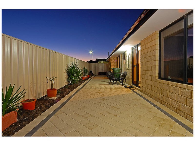 19 Bingarra Cr, Tapping WA 6065