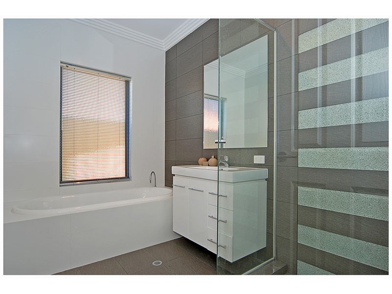 5 Calita Pass, Carramar WA 6031