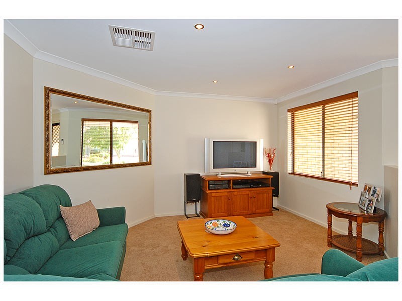 61 Jindare Loop, Carramar WA 6031