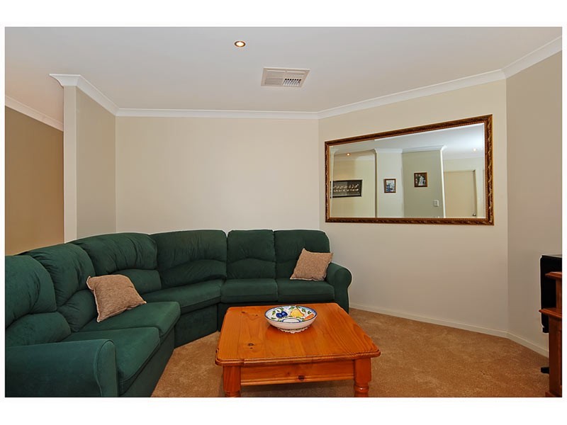 61 Jindare Loop, Carramar WA 6031