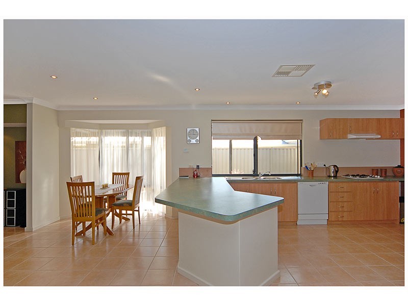 61 Jindare Loop, Carramar WA 6031