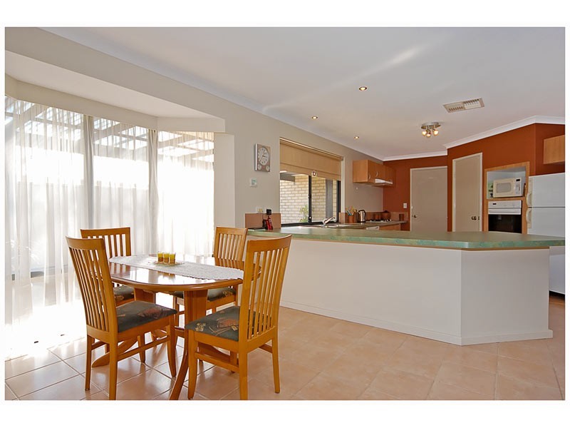 61 Jindare Loop, Carramar WA 6031