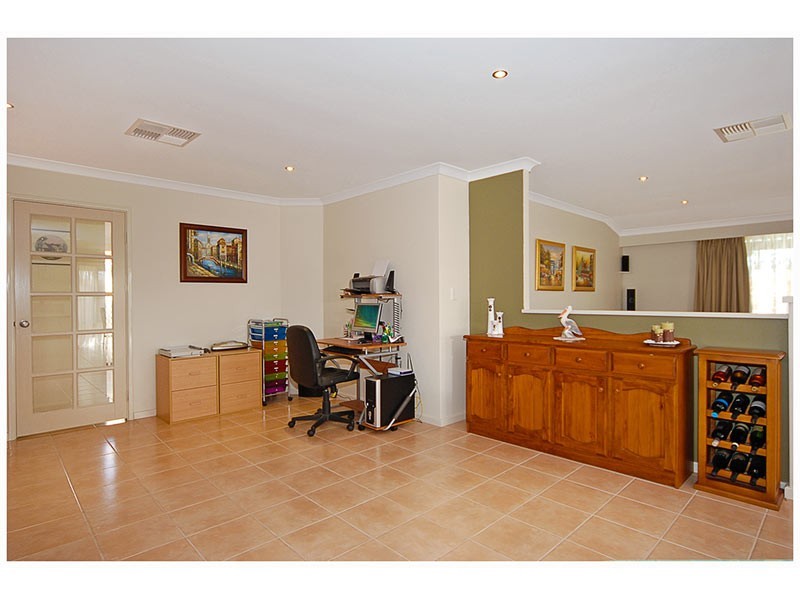 61 Jindare Loop, Carramar WA 6031